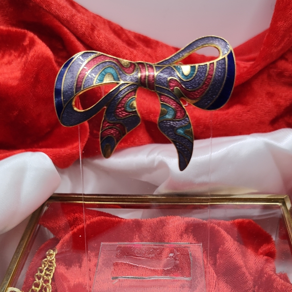Vintage Beautiful Multicolored Cloisonne Bow Shaped Brooch In Excellent Condtn.